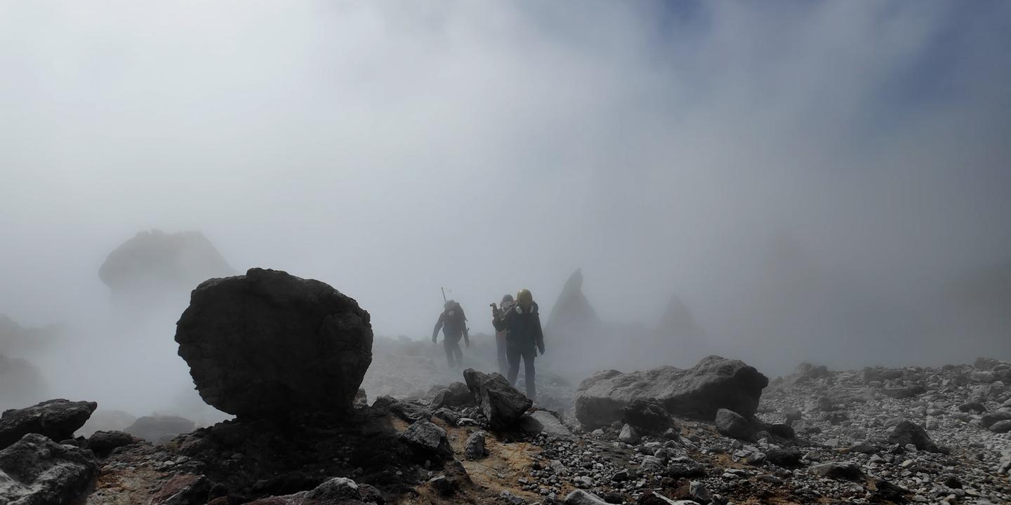 Guadeloupe : plongée scientifique dans les gaz du volcan au plus près du cratère