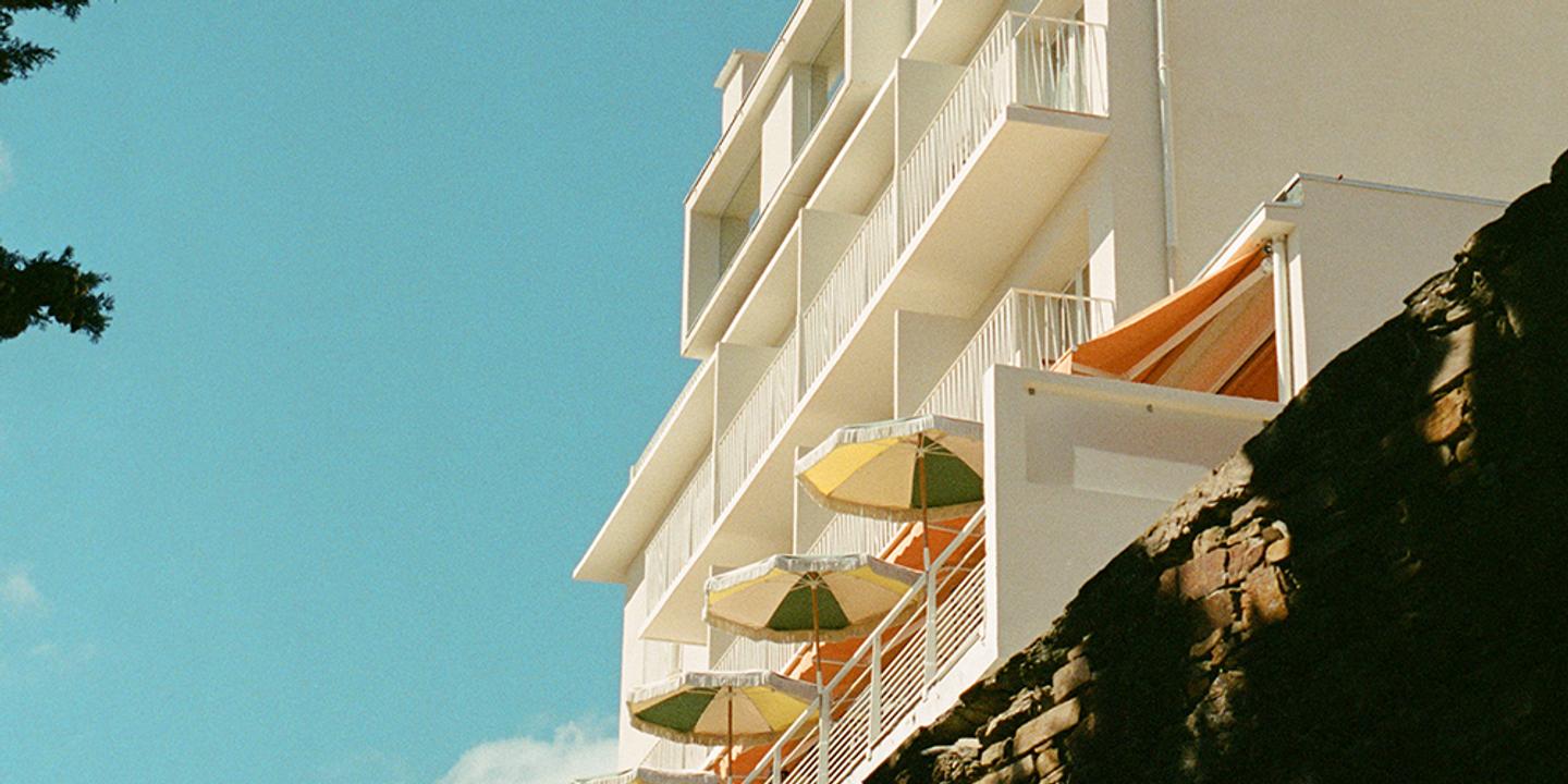 À Hyères, l'hôtel Le Provençal offre une vue plongeante sur la Méditerranée