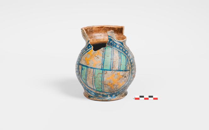 Un pichet en céramique extrait de l’épave, typique de la production ligure du XVIᵉ siècle.