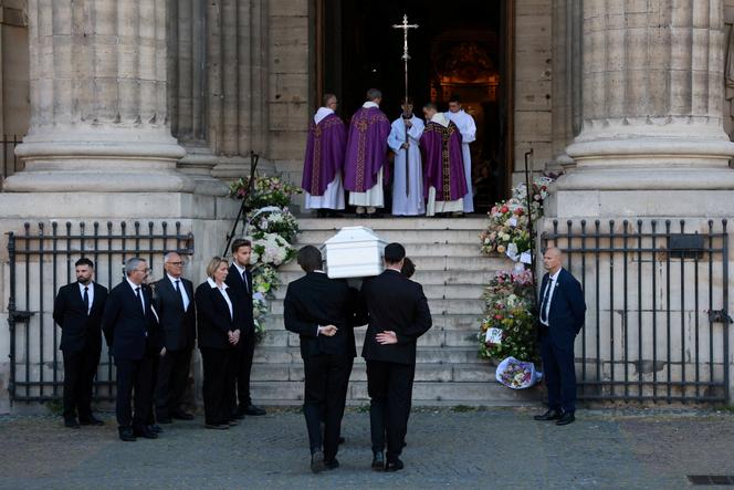 O funeral de Nathalie Baye aconteceu na igreja de Saint-Sulpice, em Paris, sexta-feira, 24 de abril. 
