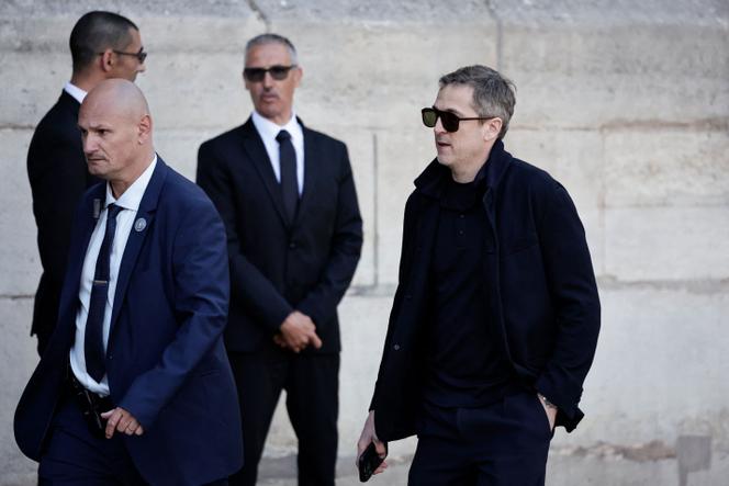 Guillaume Canet chega à igreja de Saint-Sulpice, sexta-feira, 24 de abril. 