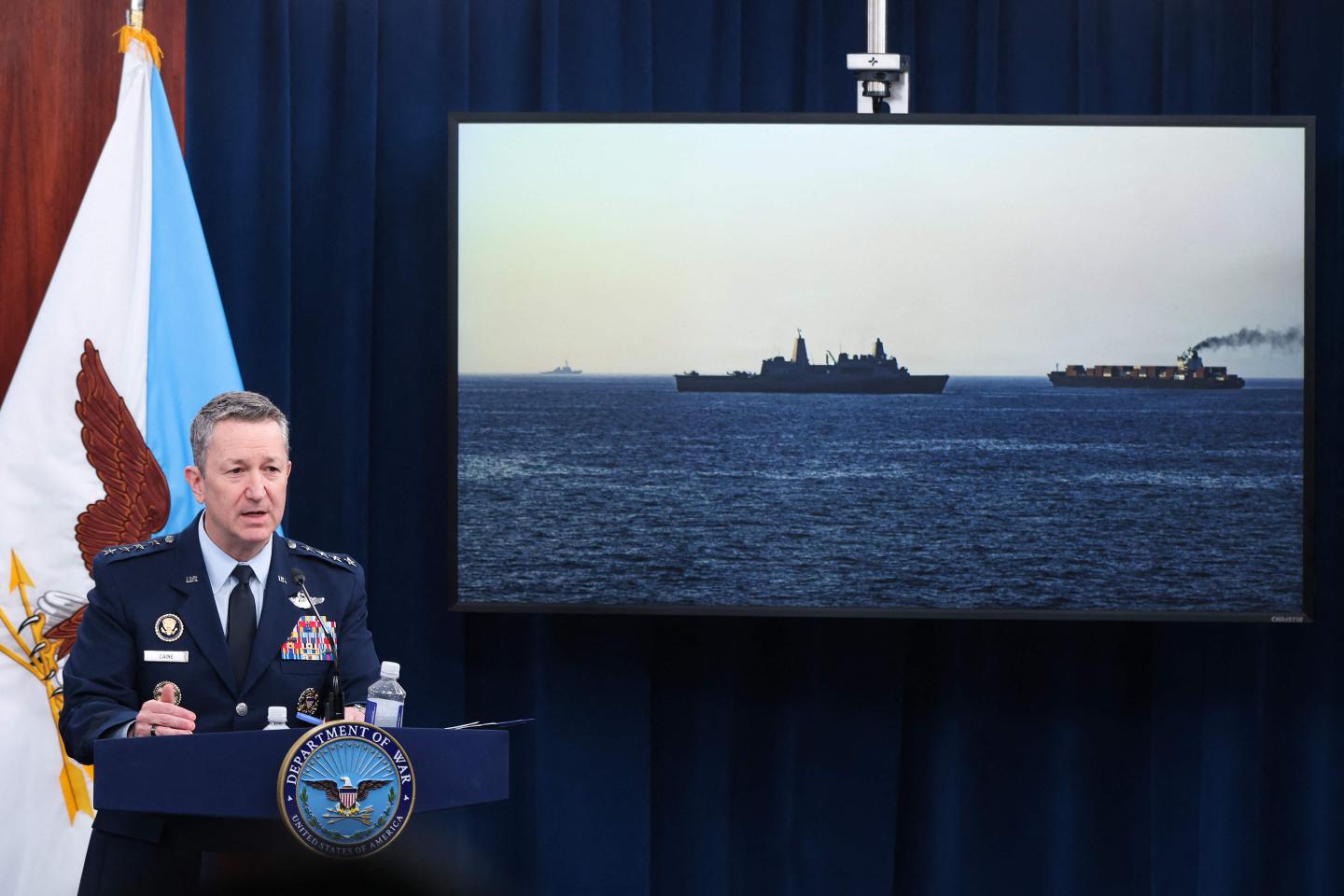 COLUMN. Tehran believes Trump needs a deal; Washington thinks the Islamic Republic cannot survive without one, explains Alain Frachon in his column for Le Monde.