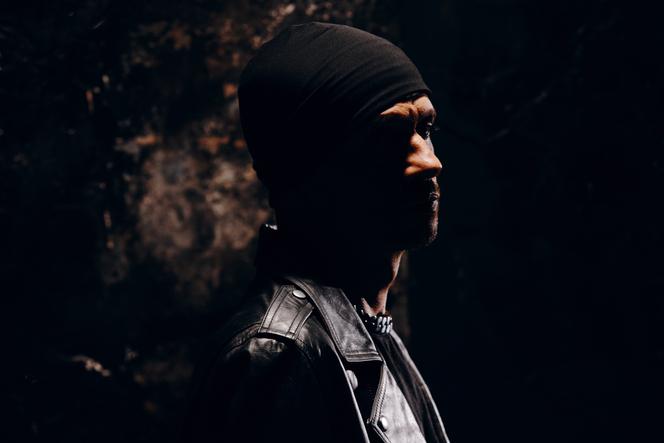 Rapper Le Rat Luciano no Salon Studio, em Ivry-sur-Seine (Val-de-Marne), 18 de dezembro de 2025.