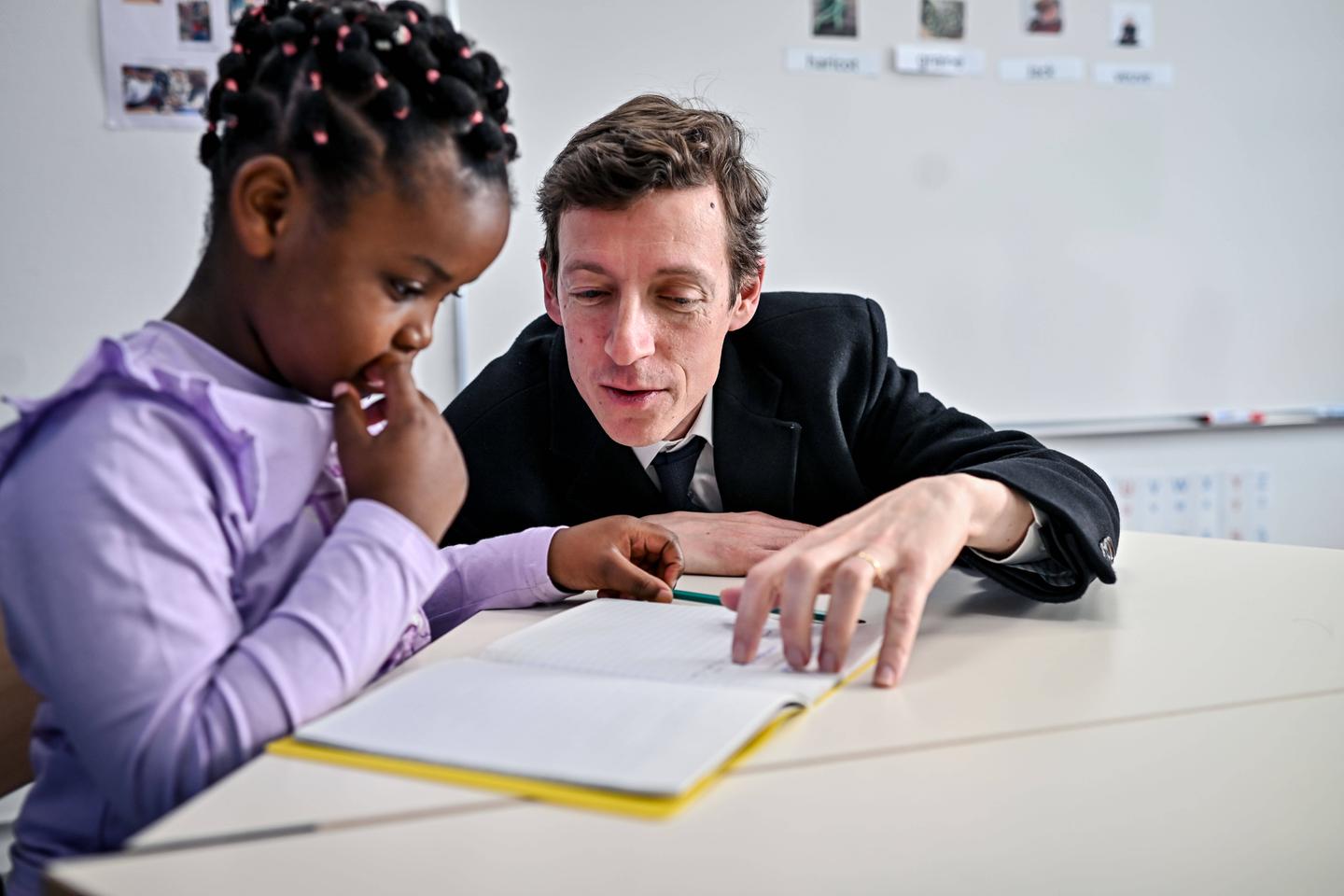 Fermetures de classes : face à la baisse du nombre d’élèves, le ministère de l’éducation lance une « expérimentation inédite »