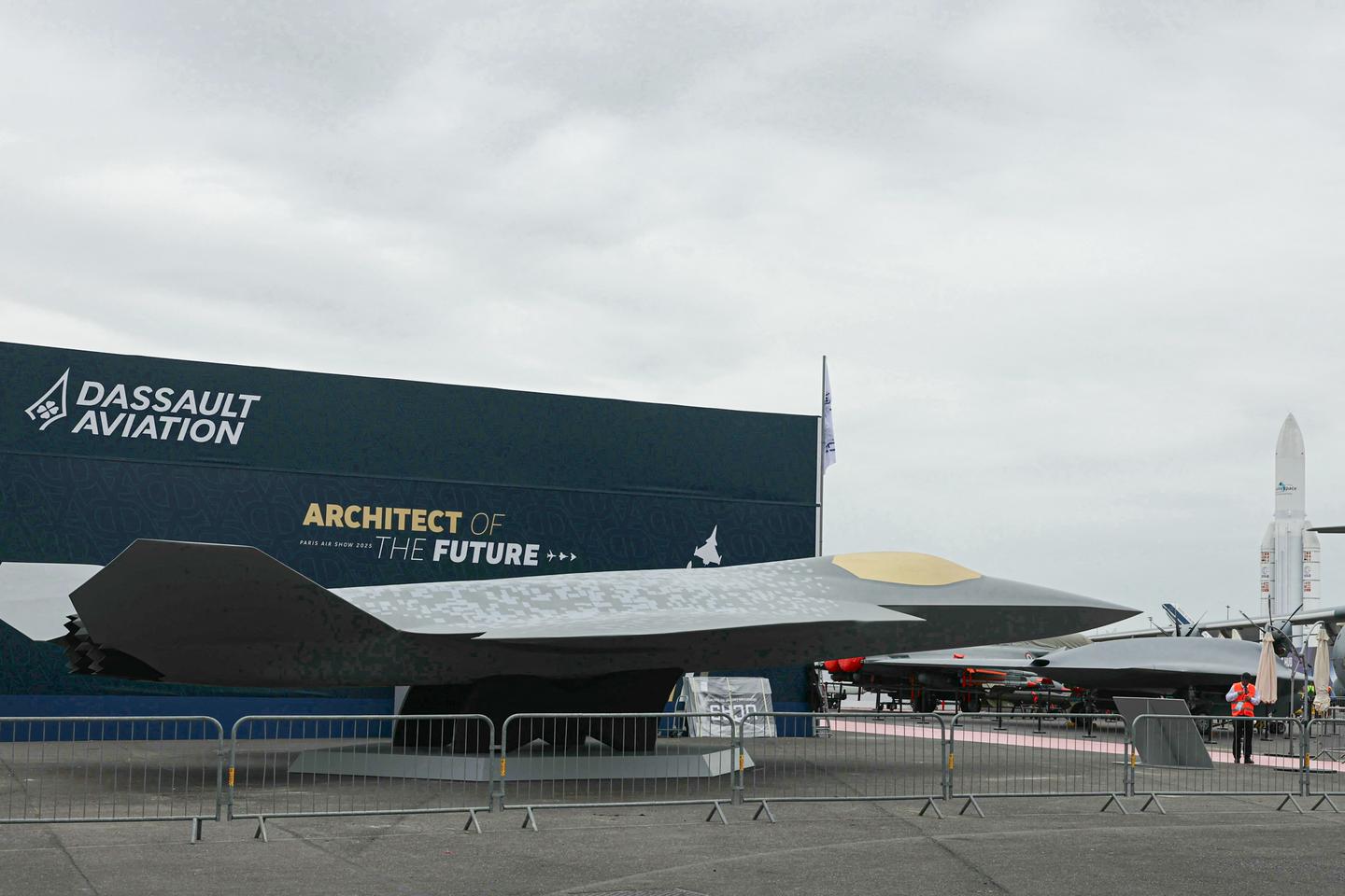 El SCAF, proyecto de avión de combate franco-alemán, no está «para nada» muerto, asegura Emmanuel Macron