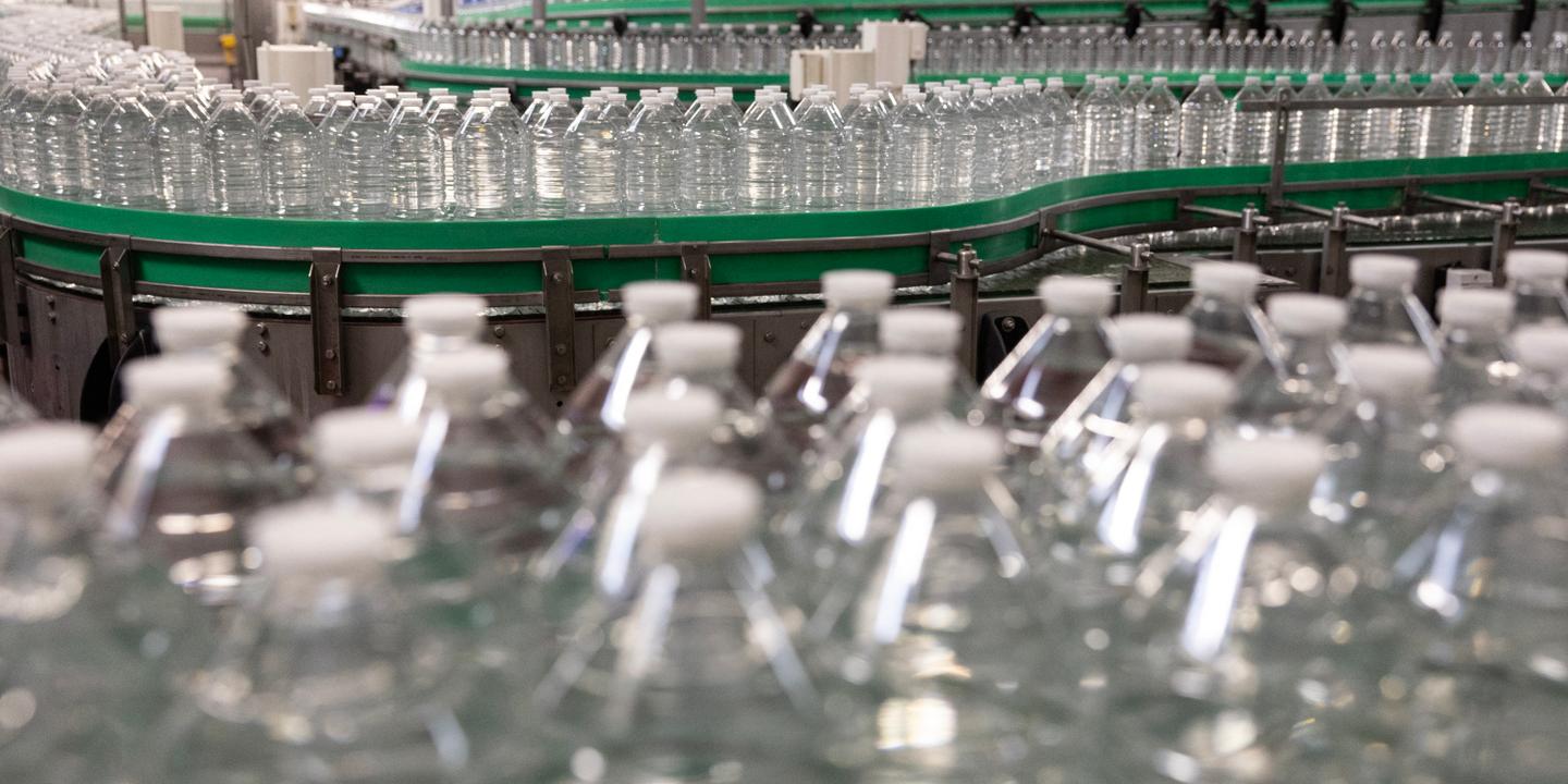 PFAS détectés dans trois sources d'eau minérale en Ardèche et Loire