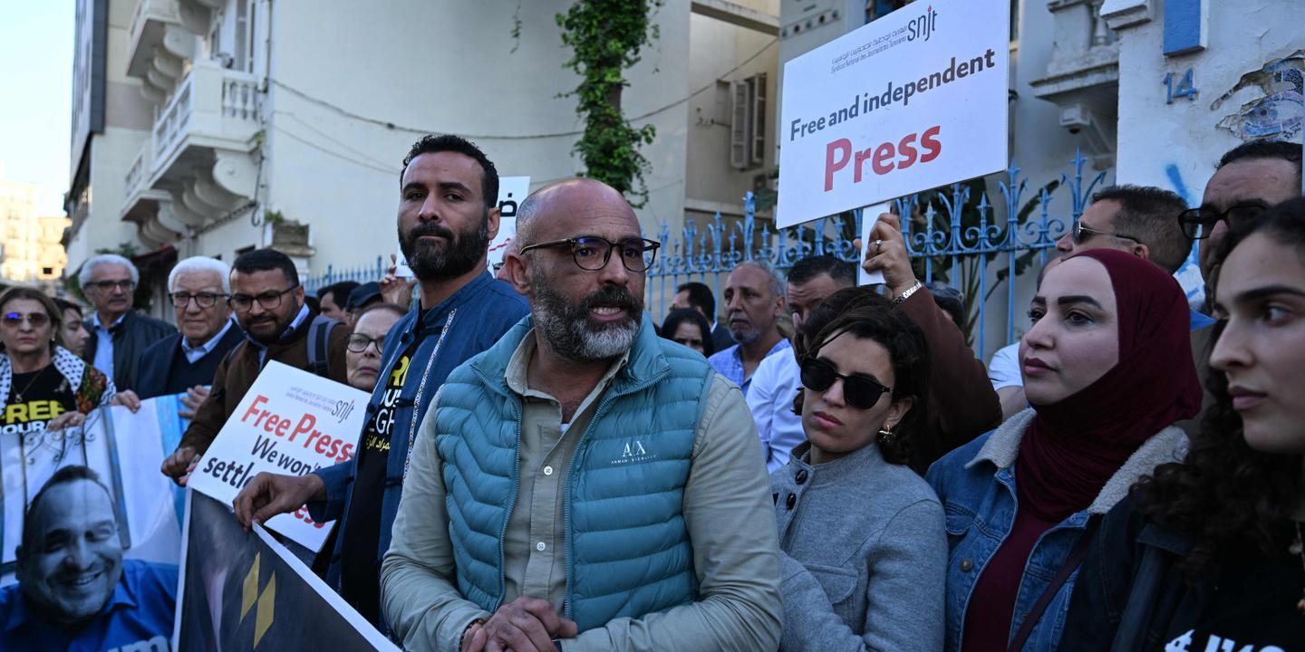 Tunisie : Mourad Zeghidi maintenu en détention, la justice critiquée