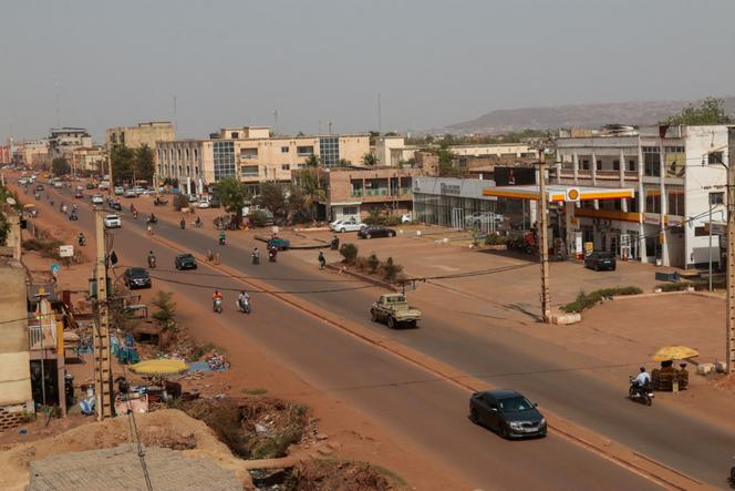 Centenas de homens armados atacaram várias cidades estratégicas, incluindo Bamako, em 25 de abril de 2026.