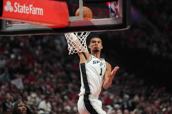 Victor Wembanyama marca uma cesta contra os Trail Blazers em Portland, Oregon, 26 de abril de 2026.