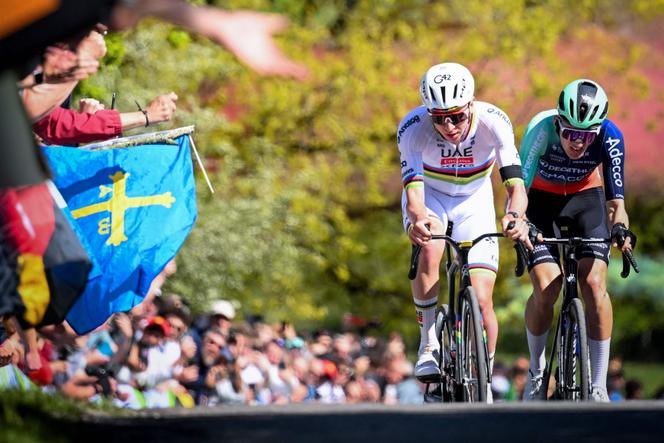 Decathlon CMA-CGM Team's French rider Paul Seixas (R) and UAE Team Emirates-XRG's Slovenian rider Tadej Pogacar cycle during the men elite race of the Liege-Bastogne-Liege UCI World Tour one day cycling race, 259,5km from Liege, over Bastogne to Liege, on April 26, 2026. Belgium OUT
 (Photo by MAARTEN STRAETEMANS / BELGA / AFP)