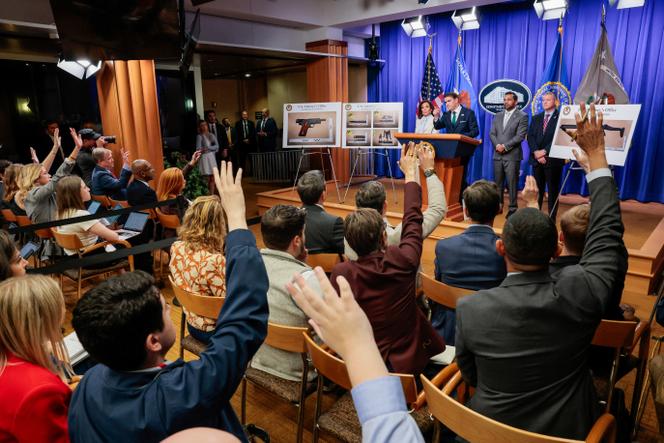 Conferência de imprensa sobre o tiroteio na gala de imprensa presidencial no Departamento de Justiça dos EUA em Washington, DC, 27 de abril de 2026. 