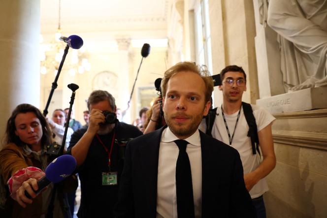 Deputado Charles Alloncle, membro da UDR (União dos Direitos para a República), na Assembleia Nacional em Paris, França, 27 de abril de 2026. 