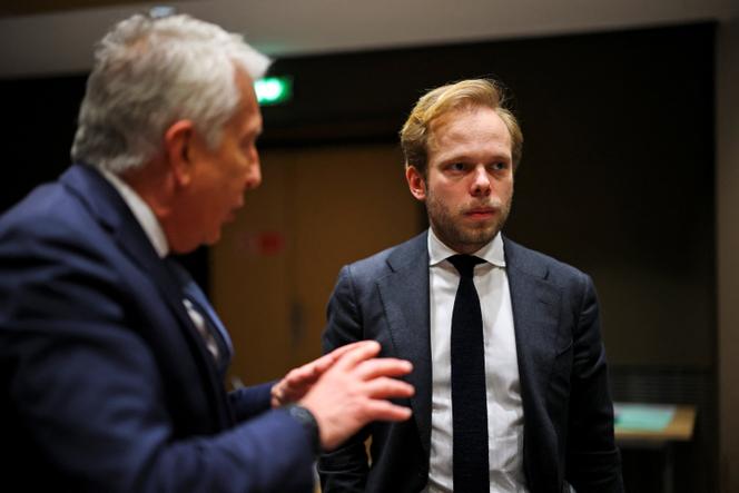 Le député UDR et rapporteur de la Commission d’enquête sur l’audiovisuel, Charles Alloncle (à droite),  assiste à une audition sur l’audiovisuel public, à l’Assemblée nationale, à Paris, le 12 février 2026.