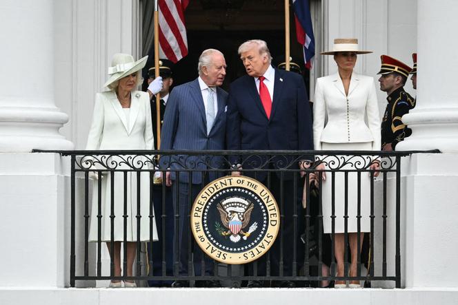 Rainha Camilla, Rei Carlos III, Donald Trump e Melania Trump, na Casa Branca em Washington, 28 de abril de 2026.