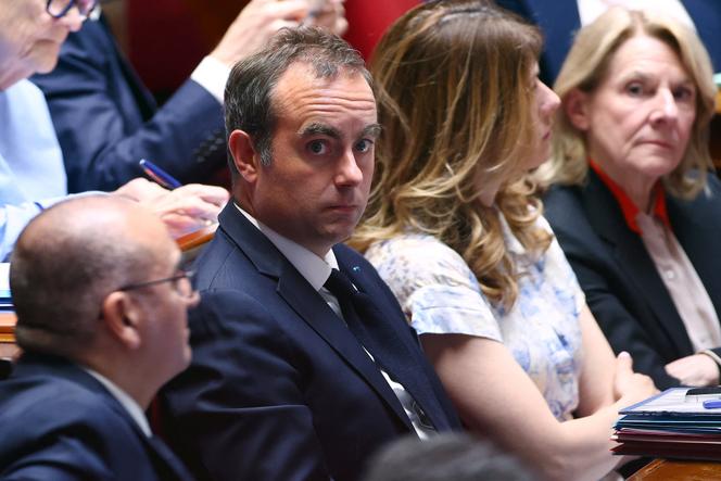 Sébastien Lecornu, durante a sessão de perguntas ao governo, na Assembleia Nacional, em Paris, 28 de abril de 2026.