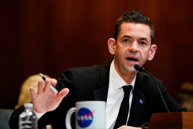 O administrador da NASA, Jared Isaacman, durante sua audiência perante o Subcomitê de Comércio, Justiça e Ciência do Senado em Washington, 28 de abril de 2026. 