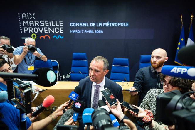Nicolas Isnard fala à imprensa após ser eleito presidente da nova metrópole de Aix-Marseille-Provence, em Marselha, em 7 de abril de 2026. 