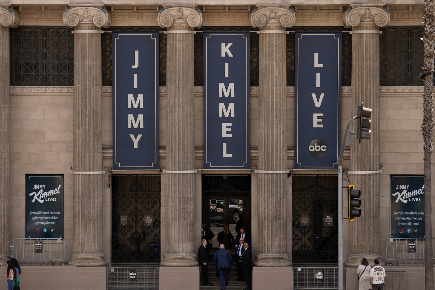 La chaîne ABC, qui diffuse l’émission de Jimmy Kimmel, voit sa licence menacée par le régulateur des télécoms