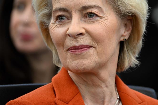 A Presidente da Comissão Europeia, Ursula von der Leyen, no hemiciclo do Parlamento Europeu, em Estrasburgo, 28 de abril de 2026.