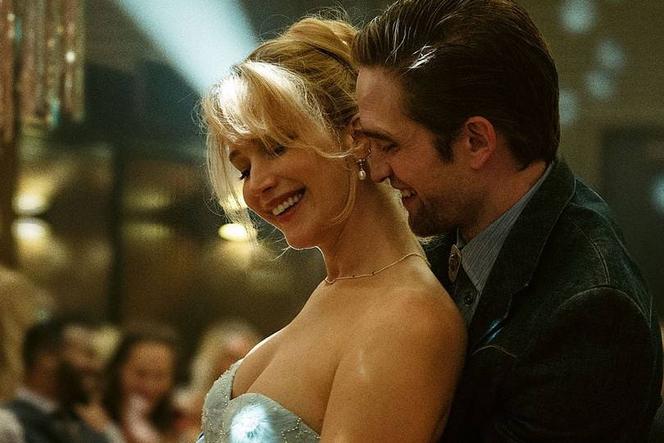 Grace (Jennifer Lawrence) e Jackson (Robert Pattinson) no filme “Die My Love”, de Lynne Ramsay.