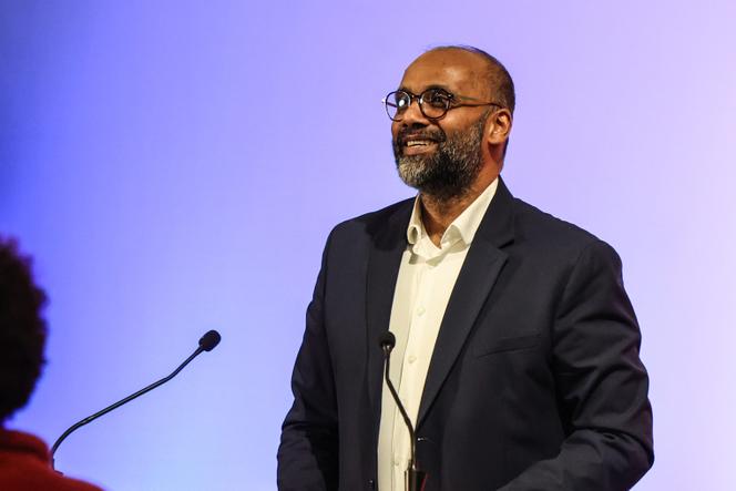 O prefeito (La France insoumise) de Creil Omar Yaqoob, durante reunião eleitoral em Creil (Oise), 12 de fevereiro de 2026.