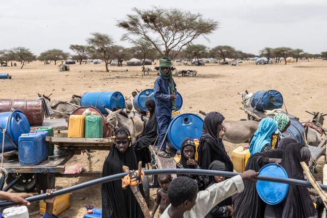 Refugiados malineses em Doueinkara, Mali, perto da fronteira com a Mauritânia, 29 de abril de 2026. 