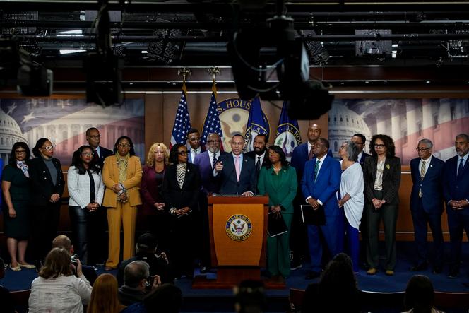Conferência de imprensa de representantes americanos membros do Congressional Black Caucus, após a decisão da Suprema Corte de bloquear um redistritamento do mapa eleitoral na Louisiana, no Capitólio, em Washington, 29 de abril de 2026.
