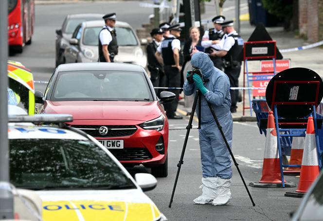 No local do esfaqueamento em Golders Green, Londres, 29 de abril de 2026.