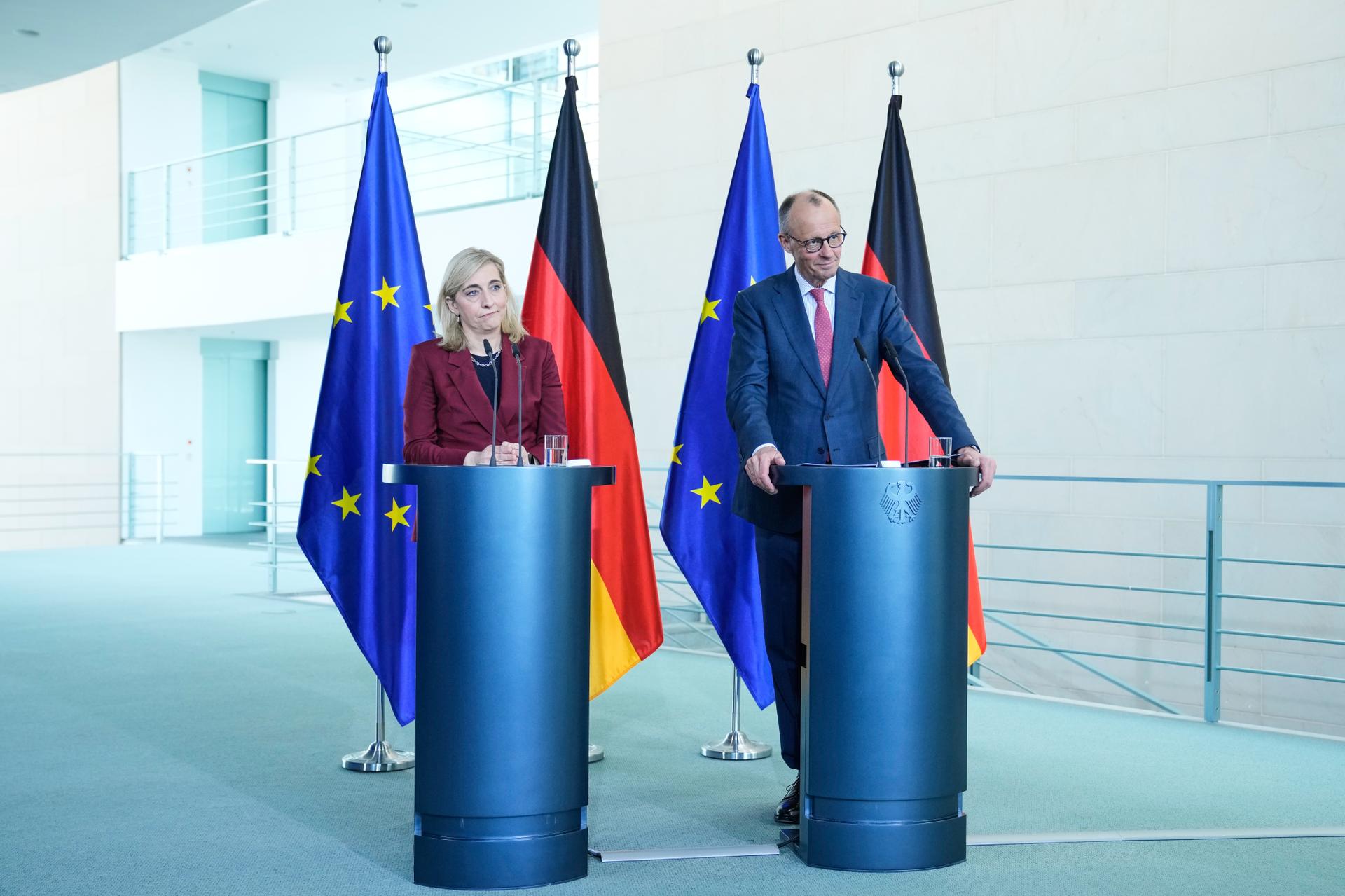 Le chancelier allemand, Friedrich Merz, et la ministre fédérale de la santé, Nina Warken, lors d’une conférence de presse à l’issue de la réunion du conseil des ministres à la Chancellerie, à Berlin, le 29 avril 2026.