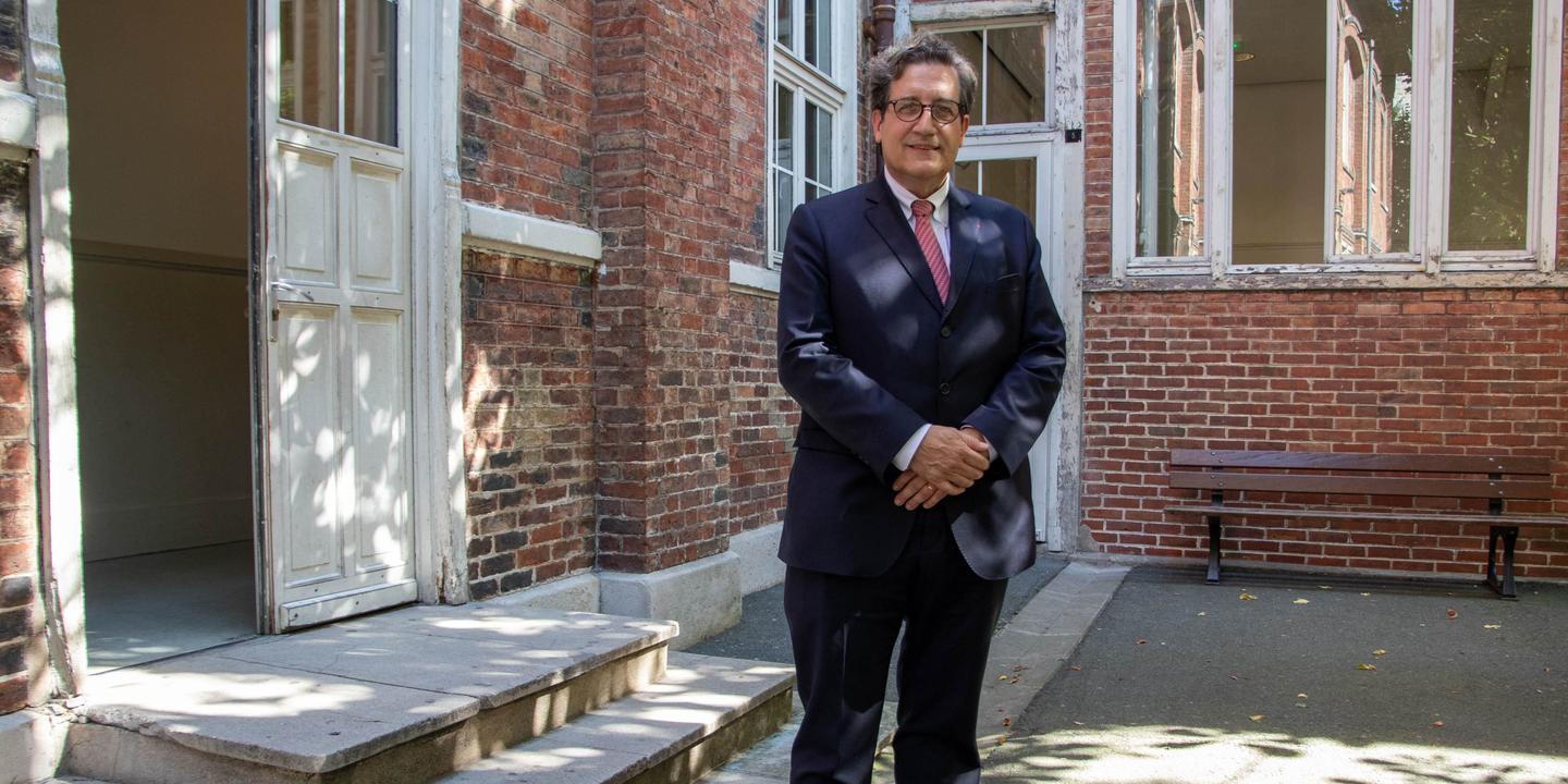 Directeur d'école licencié réintégré par les prud'hommes