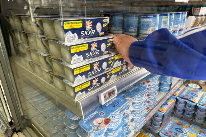 Uma prateleira de skyr num supermercado Auchan, em Kremlin-Bicêtre (Val-de-Marne), 6 de dezembro de 2025.