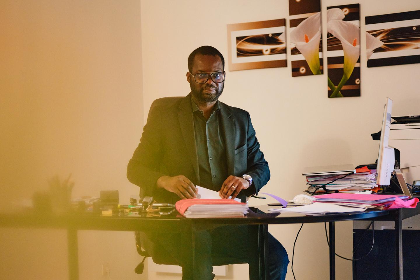 Une journée avec un avocat en droit des étrangers au barreau de Seine-Saint-Denis : « On perd plus de dossiers qu’on en gagne »