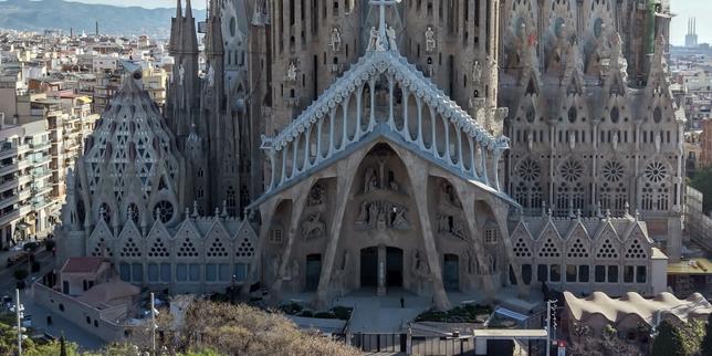 Pope to hold mass at Barcelona's Sagrada Familia during Spain visit