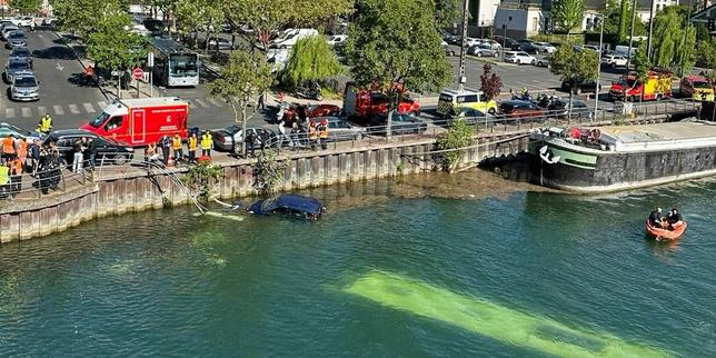 Four rescued as bus plunges into Seine river near Paris
