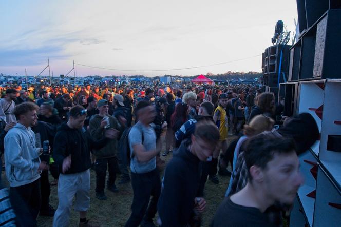 Durante edição anterior do Teknival em Villegongis (Indre), no dia 18 de maio de 2023. Ao final desta edição, a prefeitura de Indre estimou o número de participantes em cerca de 15.000.