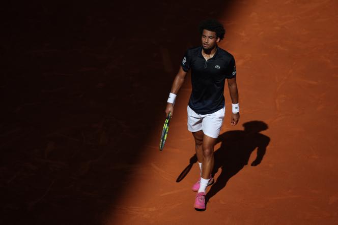 Arthur Fils durante sua semifinal do Masters 1000 em Madrid contra Jannik Sinner, 1º de maio de 2026.