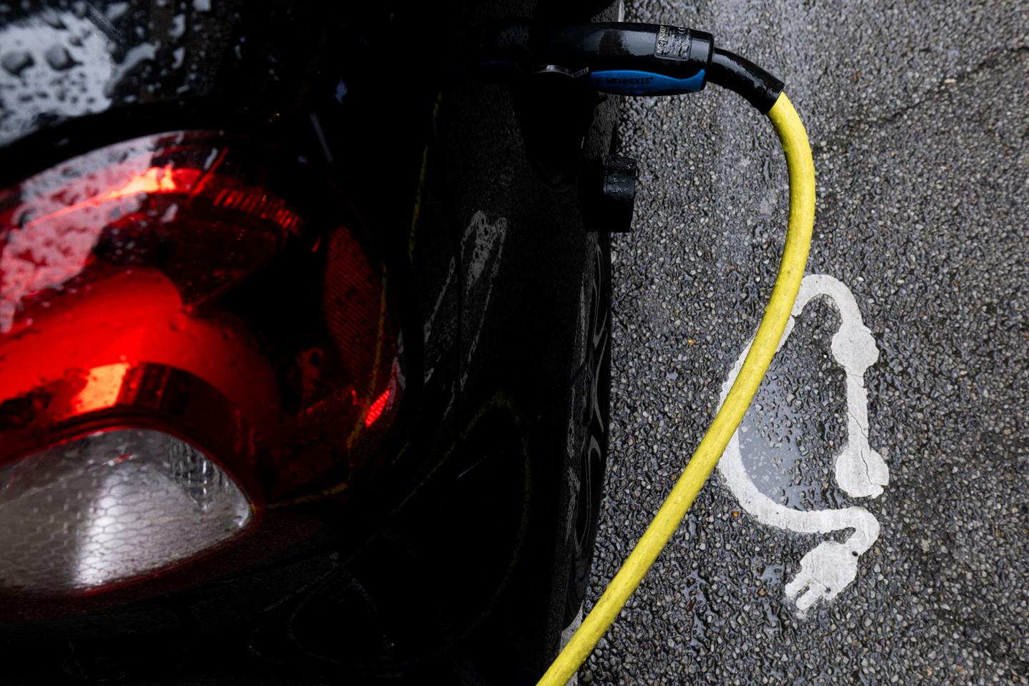 Voitures électriques : les ventes en France ont augmenté de 48 % depuis le début de l’année malgré un marché global en recul