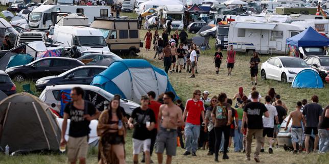 Illegal rave in France draws thousands to 'dangerous' military site