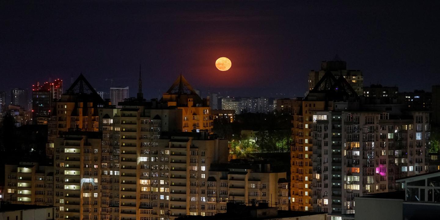 https://img.lemde.fr/2026/05/03/512/0/5193/2596/1440/720/60/0/d02bca4_ftp-1-fhcus4egshar-2026-05-03t070748z-1339886631-rc271la7o94q-rtrmadp-3-ukraine-moon.JPG