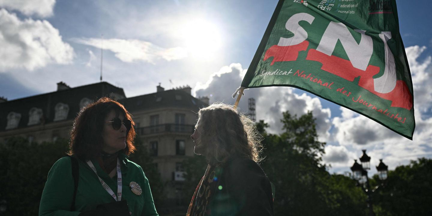 Rassemblement à Paris pour défendre la liberté de la presse attaquée
