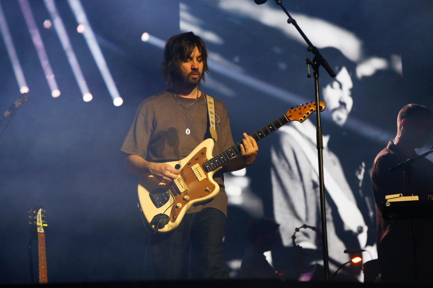 A Paris, Tame Impala illumine l’Accor Arena et s’offre Justice en invité surprise