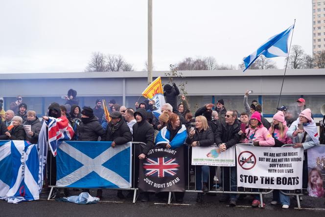Protest organized by the group Save Our Futures and Our Kids' Futures, in front of the Cladhan Hotel to oppose housing asylum seekers, in Falkirk, Scotland, on December 6, 2025.