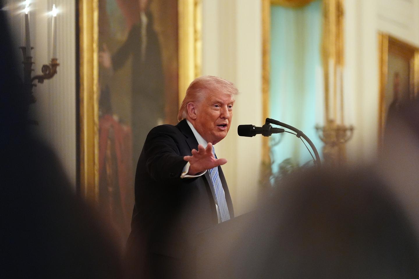 Donald Trump renuncia provisionalmente a reabrir por la fuerza el estrecho de Ormuz