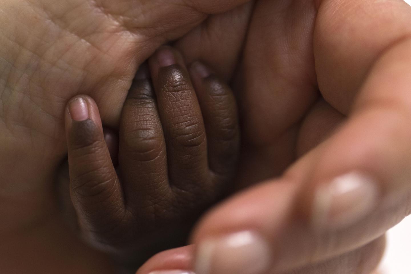 Accouchement sous le secret : un avis favorable à « un droit réel d’accès aux origines personnelles » remis au gouvernement