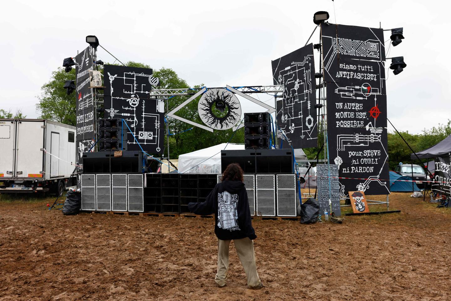 Le « Teknival de Bourges » touche à sa fin, après des heurts avec des gendarmes dans la nuit