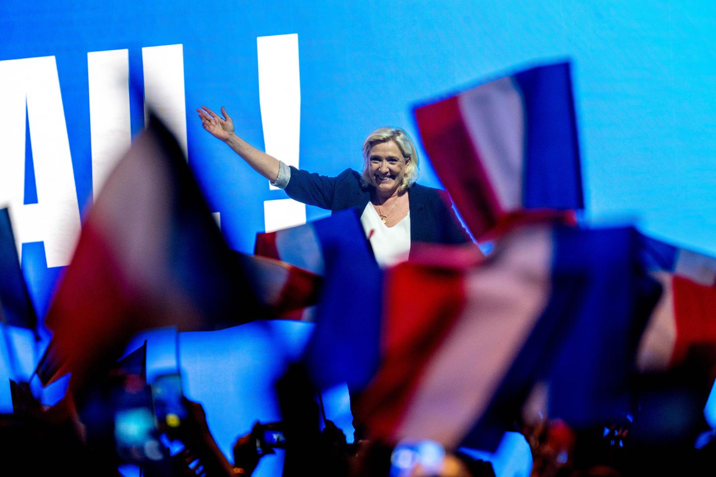Marine Le Pen affirme que le départ à la retraite à 62 ans « reste d’actualité » dans le programme du RN