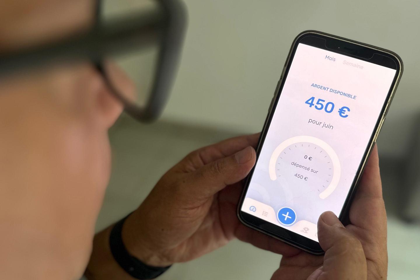 Optimiser son budget par le biais d’un stage et d’applis : « Ça me permet de mettre une limite à ne pas dépasser »
