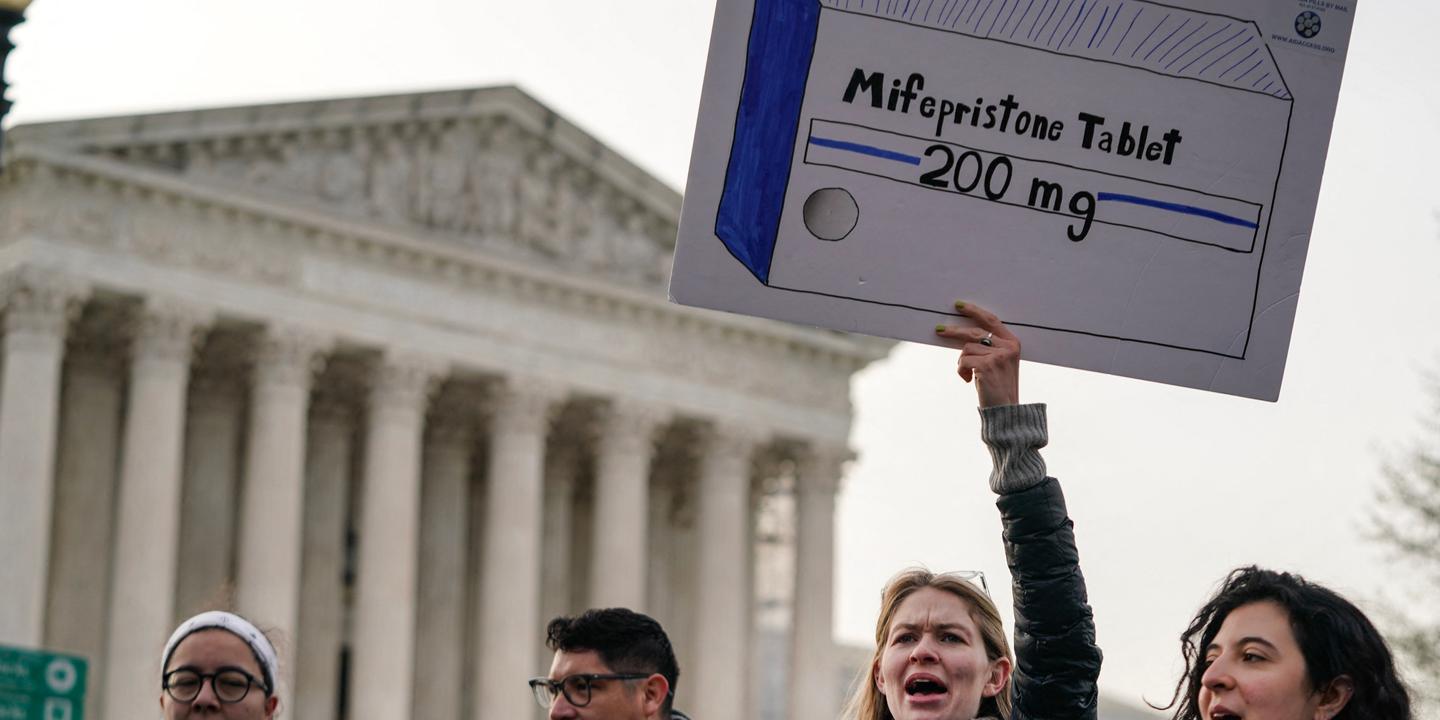 États-Unis : la Cour suprême rétablit provisoirement l'envoi postal de la pilule abortive