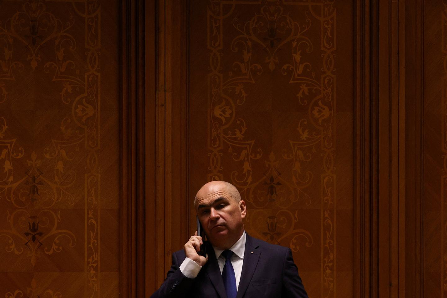 VIDEO Roumanie : le vote en images qui a renversé le premier ministre, Ilie Bolojan, après l’alliance entre les sociaux-démocrates et l’extrême droite