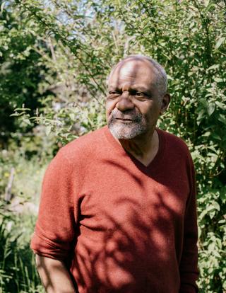 Yves Abibou, chez lui, à Villefranche-de-Rouergue (Aveyron), le 22 avril 2026.